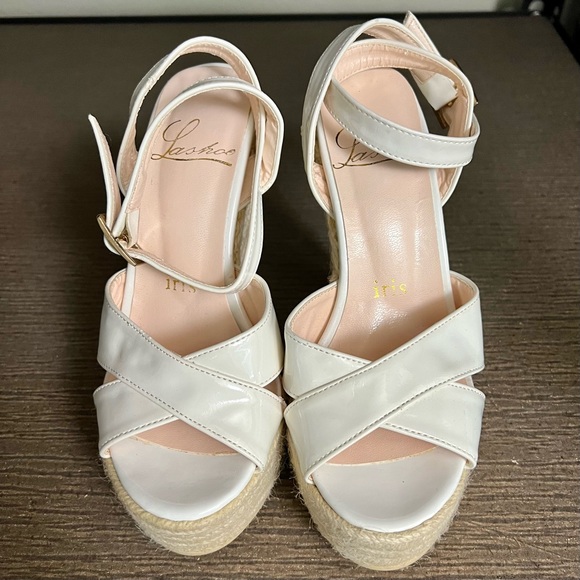 EUC white ankle strap platform petite wedge Size 215/ 3.5/ 33 - Picture 2 of 5